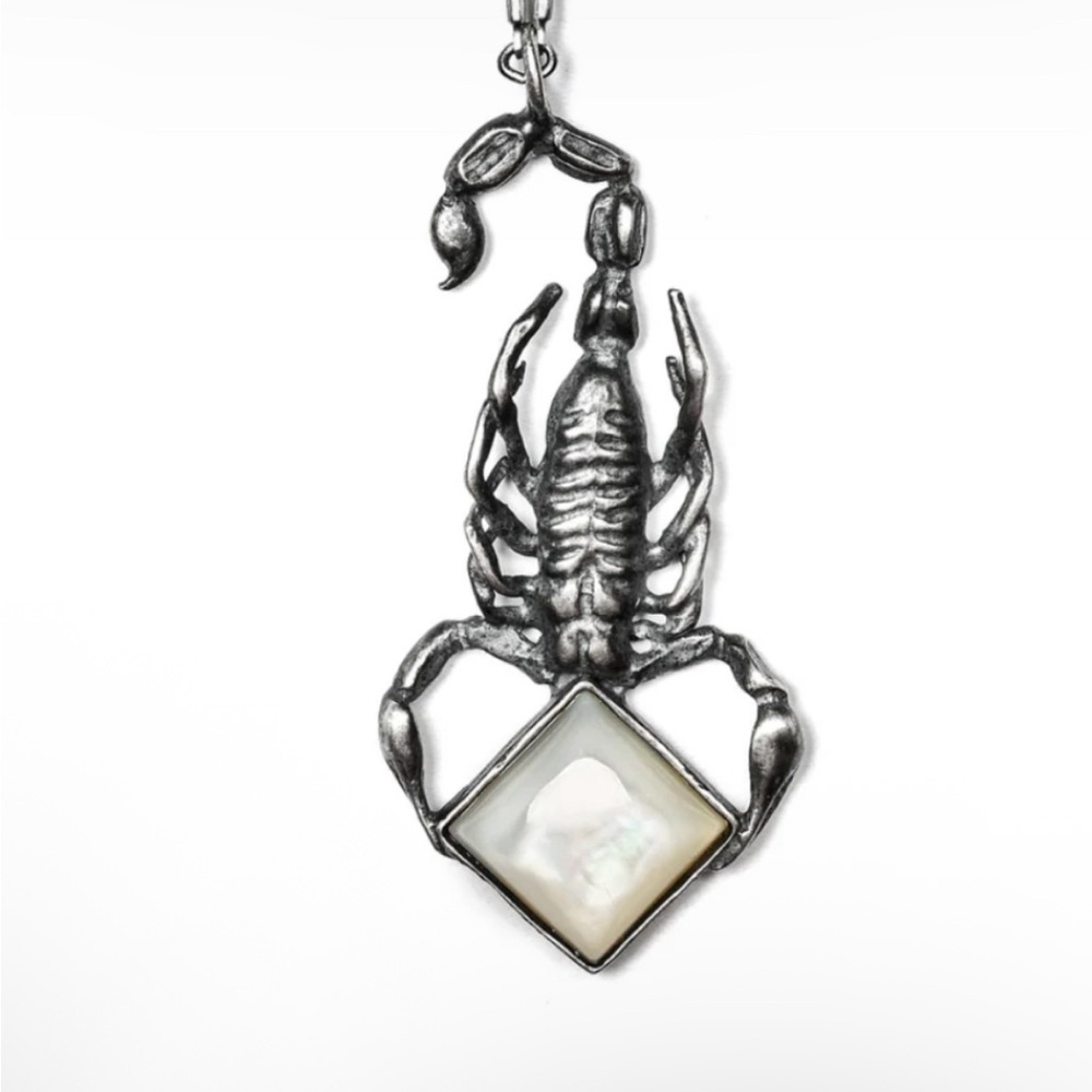 Bloodmilk Elizabetas tomb Mother of Pearl necklace